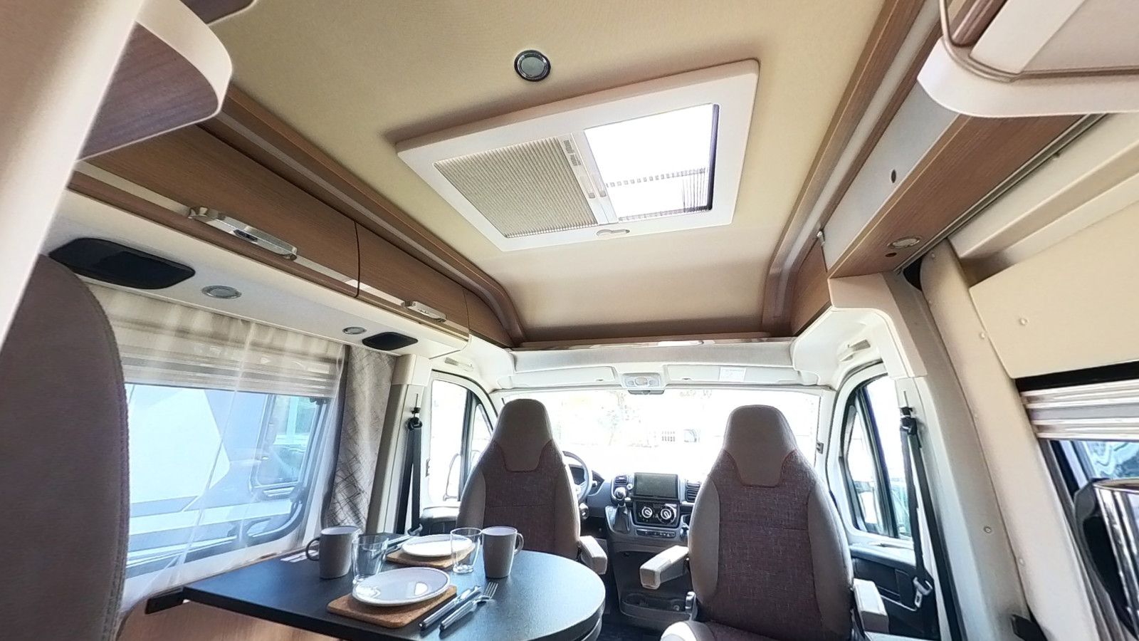 Fahrzeugabbildung Malibu Van first class - two rooms coupé 640 LE RB